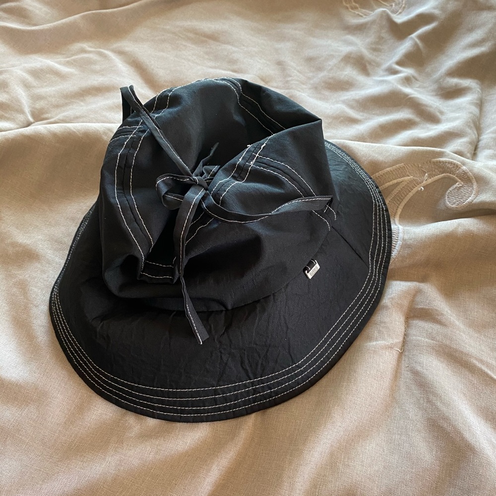 Bucket hat